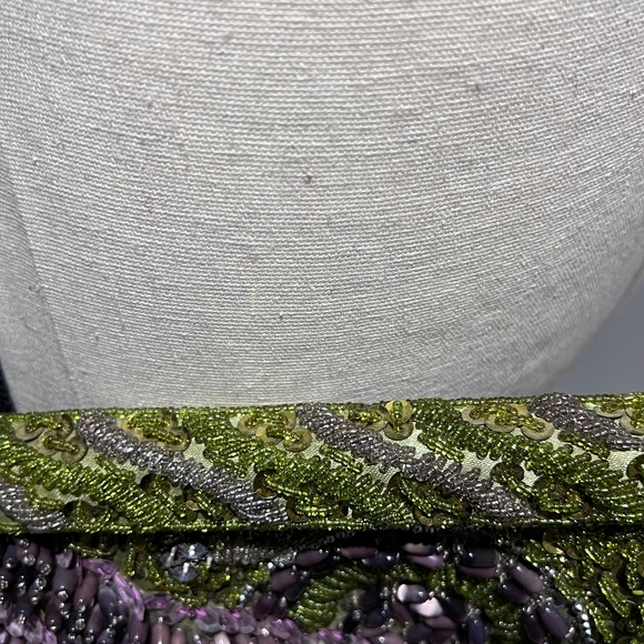 Vintage beaded bag with spring-loaded closure! Gorgeous bag! - Picture 6 of 10